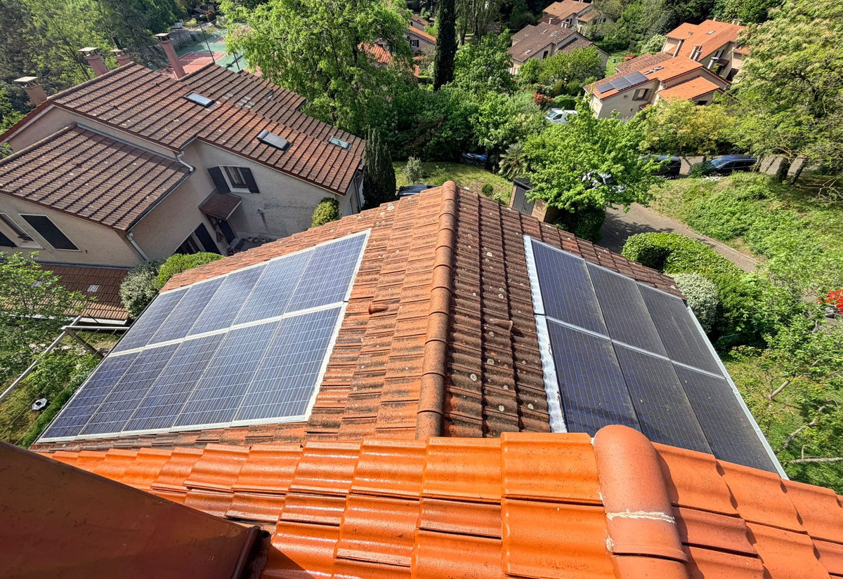 Installation photovoltaïque intégrée à une couverture en tuiles
